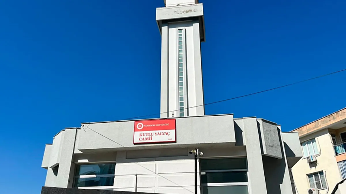 İzmir'de 15 Temmuz'un ibretlik tesadüfü! Sela için saldırdıkları camiye bakın bu sefer ne için geldiler…
