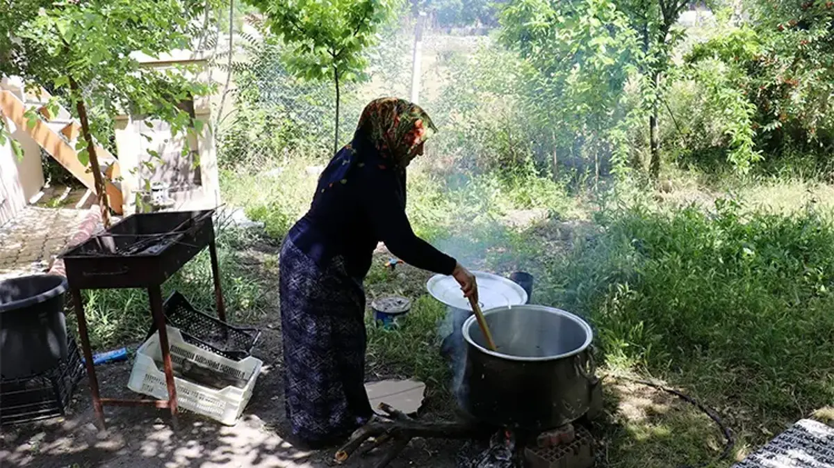 Güneş ışığıyla gelen doğal şifa! Erzincan'da asırlık lezzet için mesai başladı