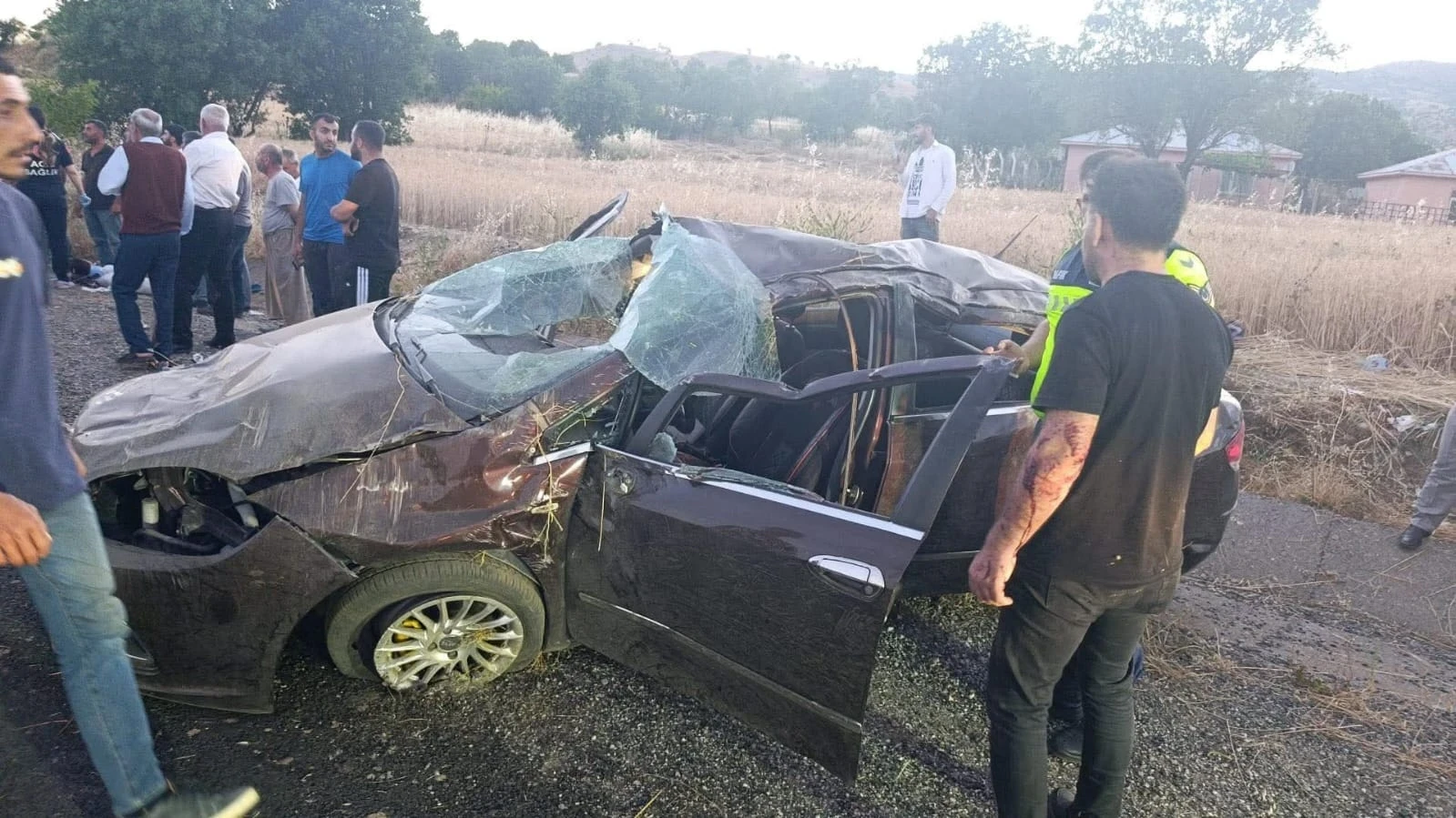 Diyarbakır'da acı olay! Takla atan otomobildeki anne ve oğlu hayatını kaybetti