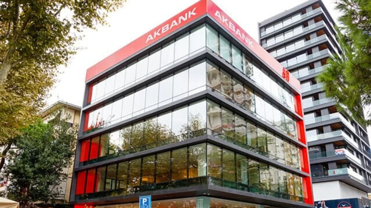 Akbank 3,3 milyar liralık takipteki alacağını sattı