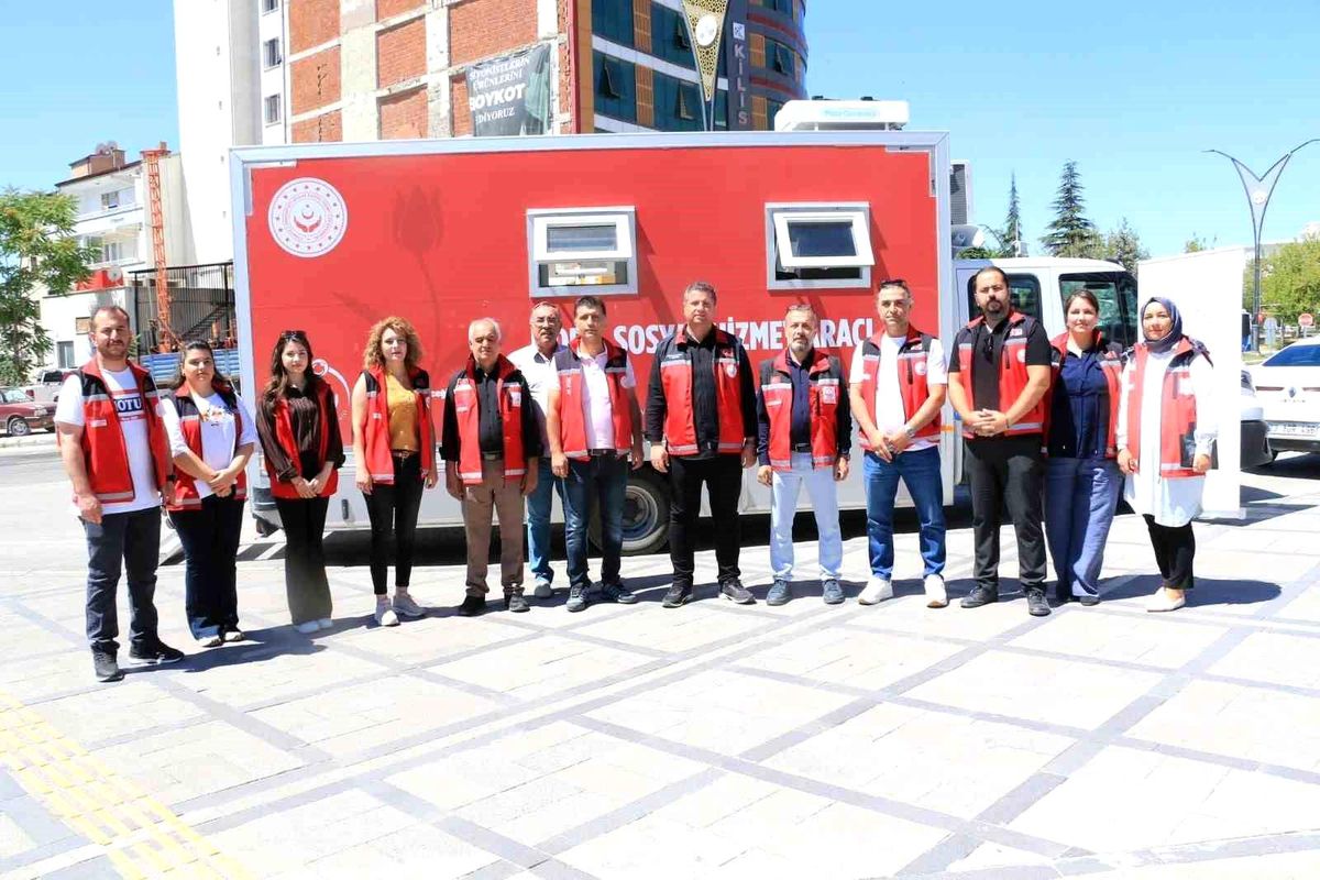 Elazığ'da mobil sosyal hizmet aracı vatandaşlarla buluştu
