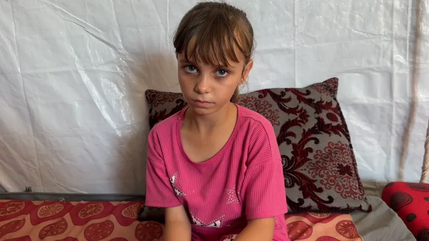 İsrail saldırısında annesi öldürülen, kendisi yaralanan 10 yaşındaki Zeyne 3 yıldır tedavi umuduyla bekliyor