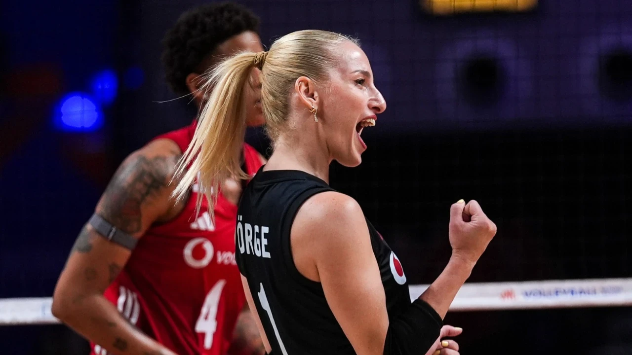 Türkiye-Çin CANLI: Filenin Sultanları final için parkede