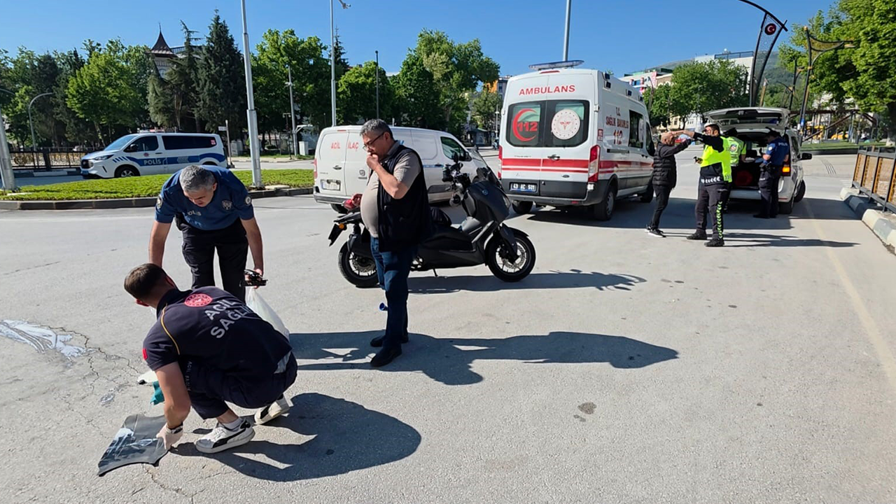 Kütahya'da motosiklet ile elektrikli bisiklet çarpıştı: 1 yaralı