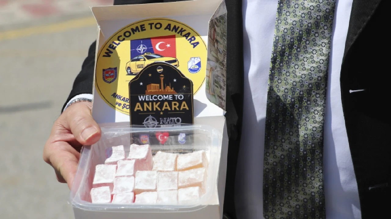 Ankara'daki taksilere kolonya ve lokum düzenlemesi