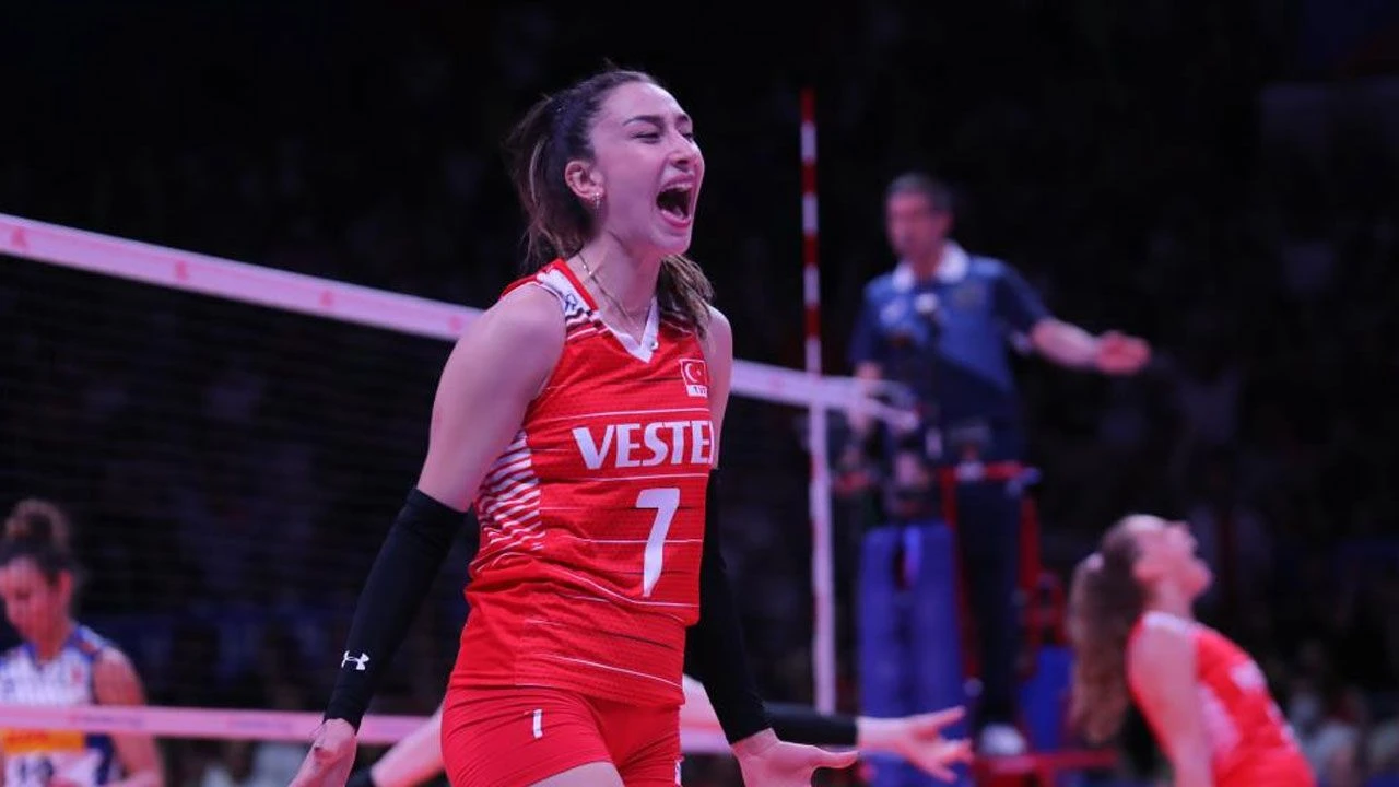 Hande Baladın cephesinde sürpriz aşk iddiası! Fenerbahçeli isimle görüntülendi