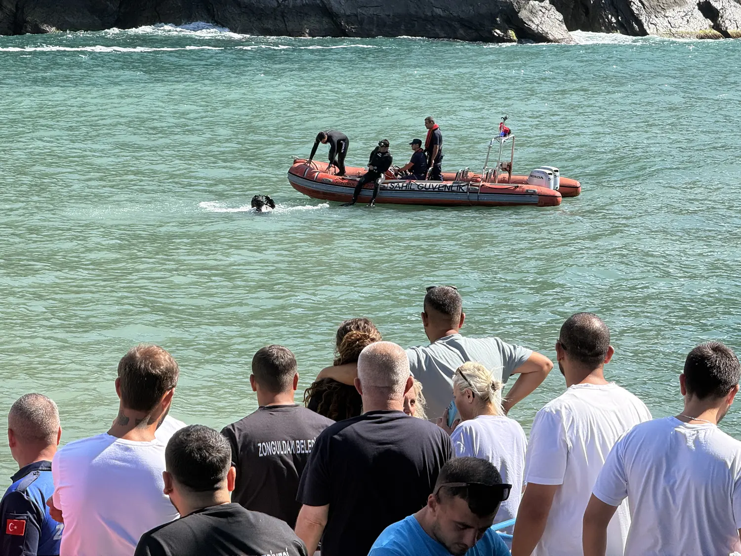 Zonguldak'ta yasağa rağmen denize giren genç kayboldu: Sahil güvenlik arama çalışması başlattı