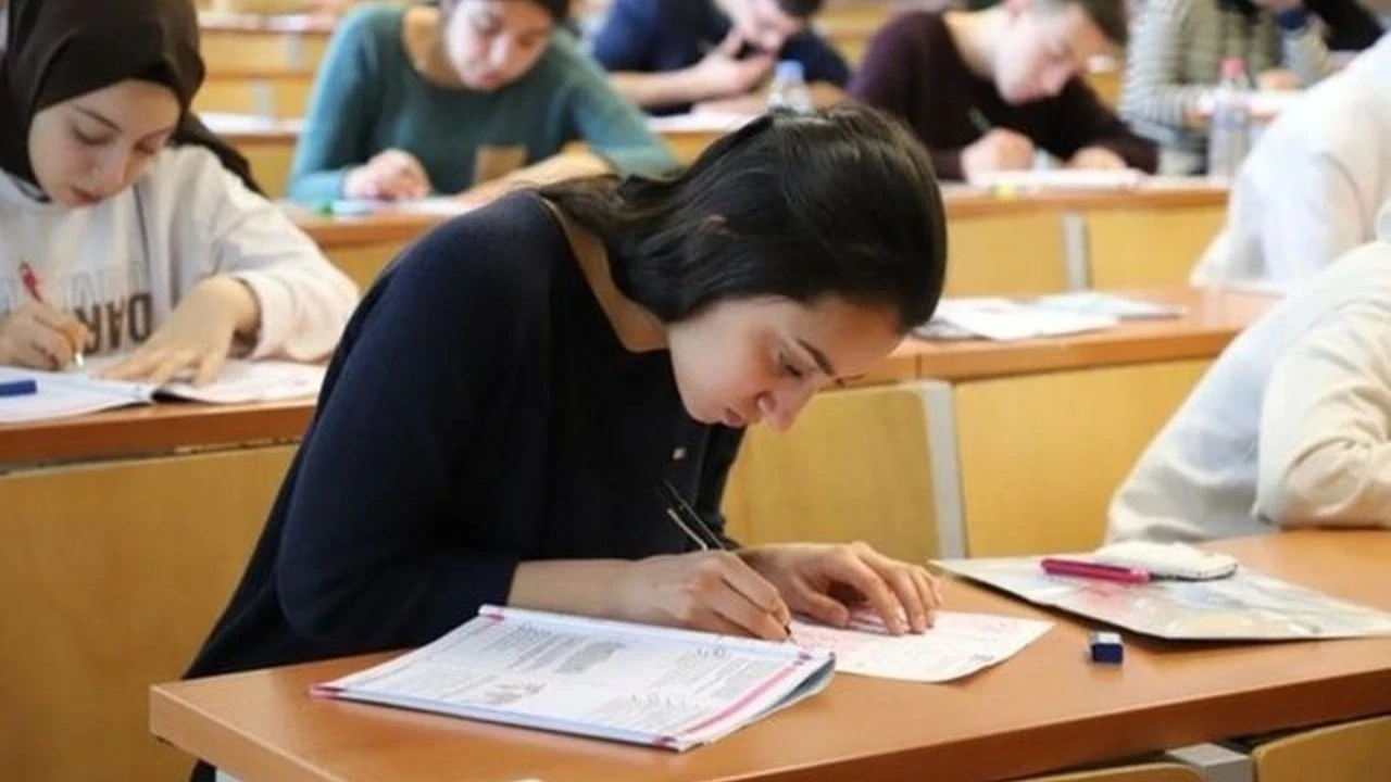 AYT'de hangisi daha zordu? Fizik, kimya, matematik, tarih... Ünlü eğitimci Nesibe Aydın'dan sınav sonrası çarpıcı analiz
