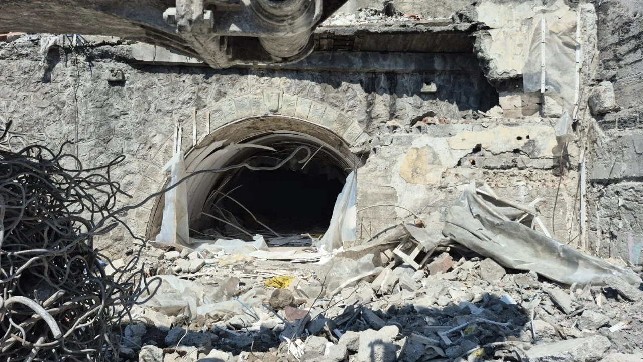 İş hanının altında tarihi keşif: 2. Dünya Savaşı'ndan kalma sığınak bulundu