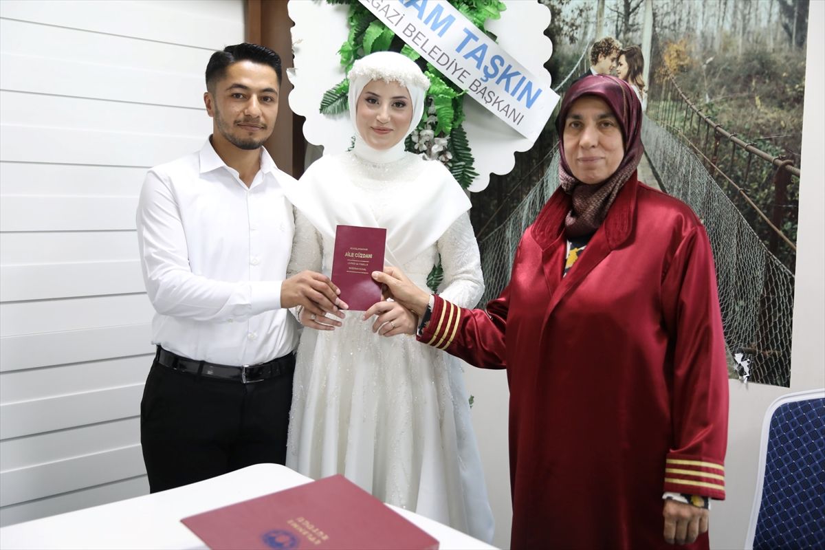 Malatya'da nikah dairesinde "26.06.2026" yoğunluğu yaşandı