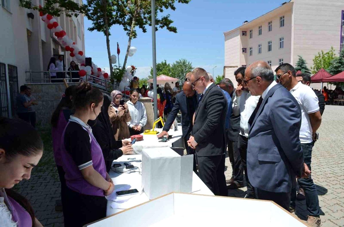Bulanık'ta yıl sonu etkinliği büyük ilgi gördü