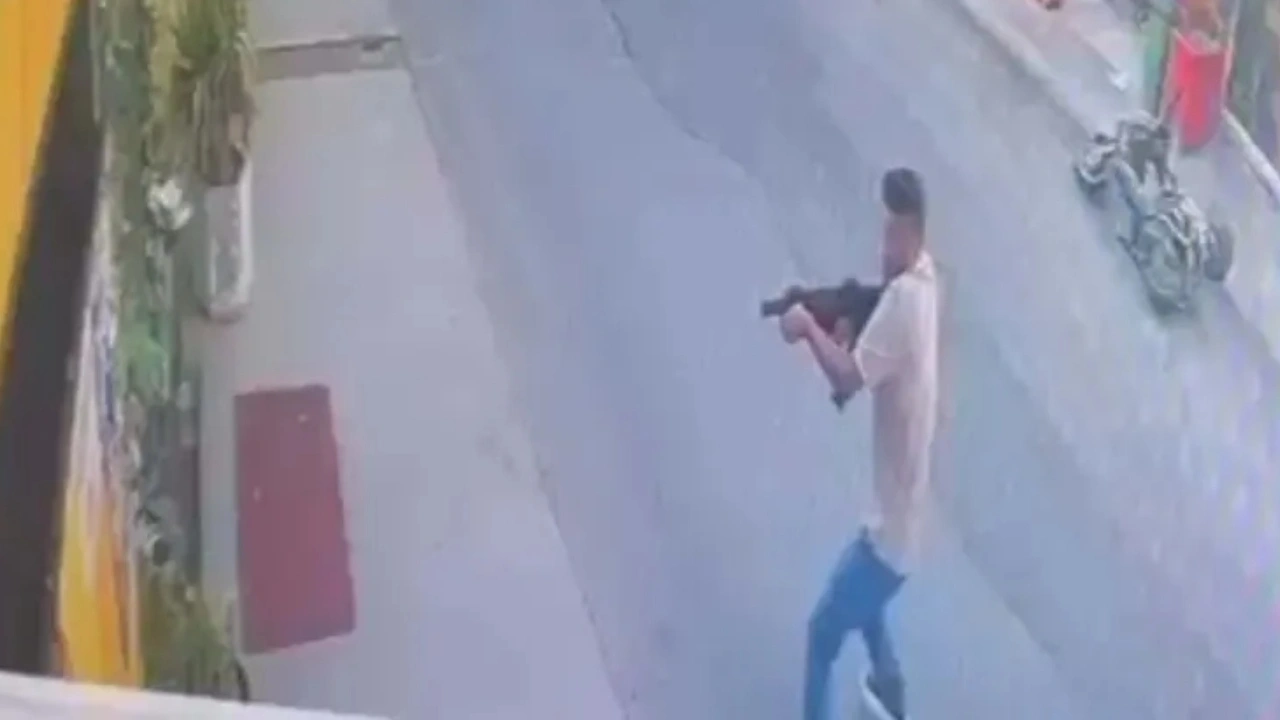 Eski sevgilisinin çalıştığı mekana pompalı tüfekle rastgele ateş açtı!