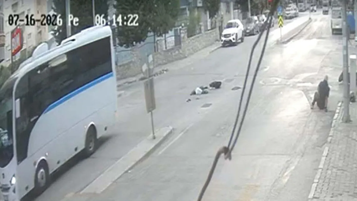 İzmir'de akılalmaz kaza! Hem çarptı hem de kaçtı: İşte o görüntüler…