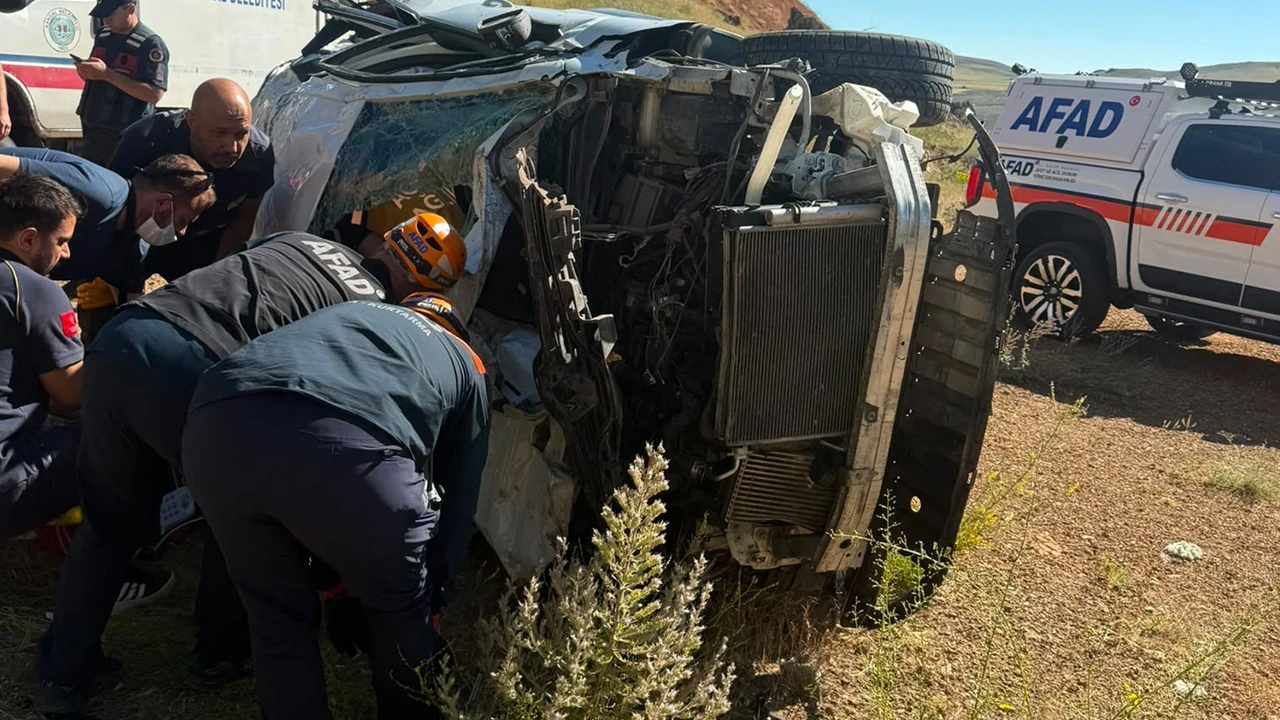 Sivas'ta feci kaza: 1 kişi hayatını kaybetti, 3 kişi yaralandı