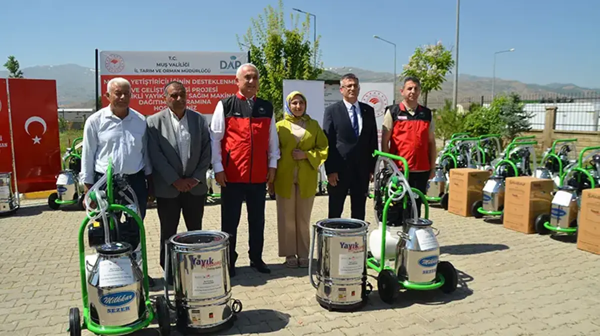 Muş'ta 518 üreticiye elektrikli yayık ve süt sağım makinesi dağıtıldı