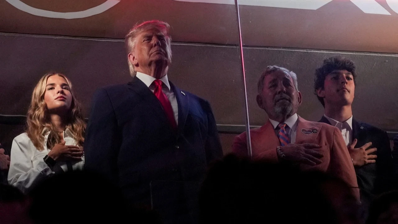 Trump, Netanyahu ve İsrail'e verdi veriştirdi