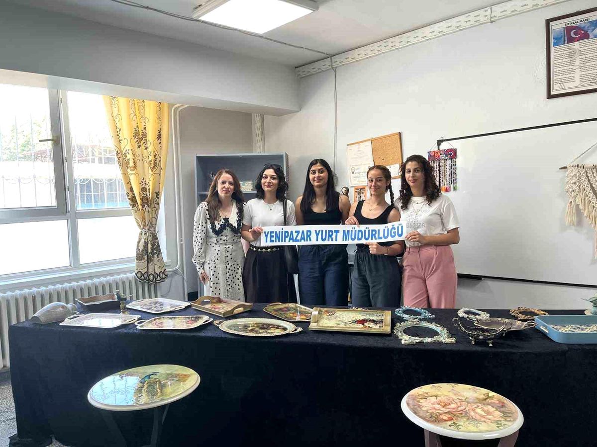 Üniversite öğrencilerinin el emekleri görücüye çıktı