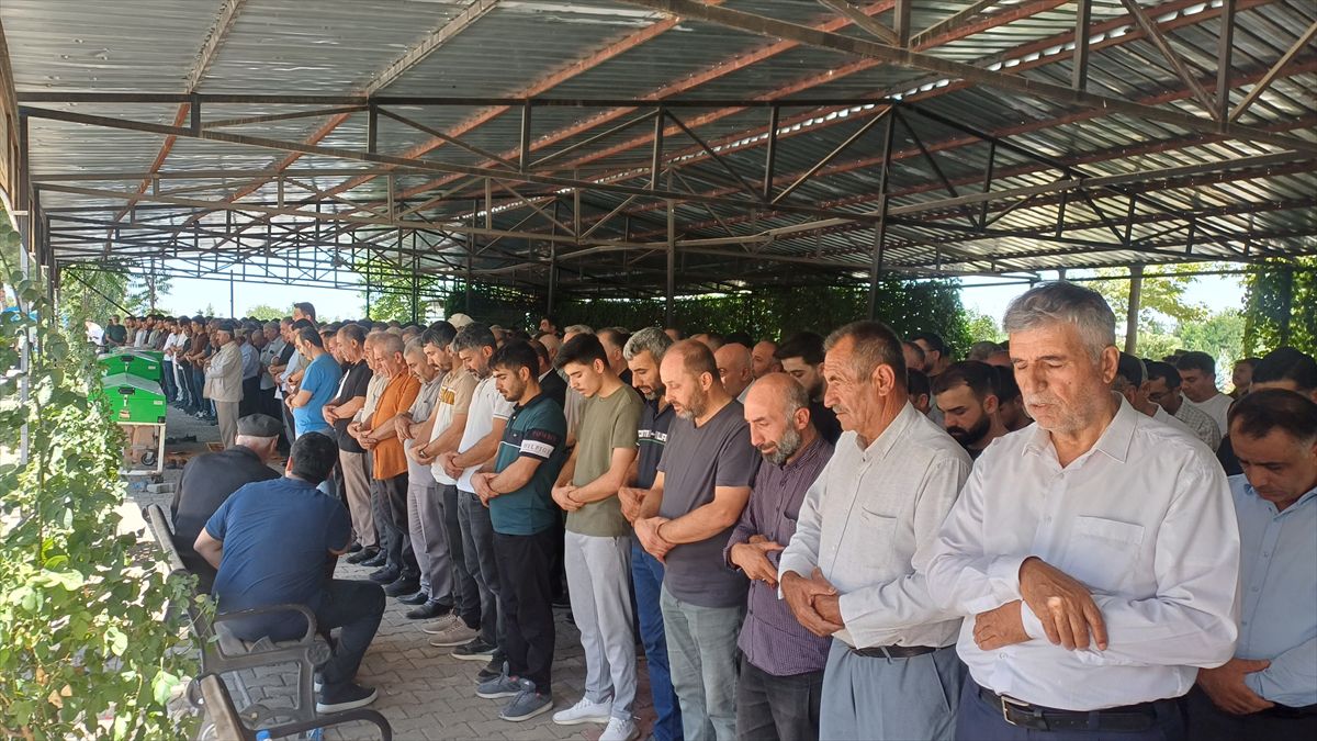 Batman'da Silahlı Saldırıda Ölen 3 Kişi Toprağa Verildi