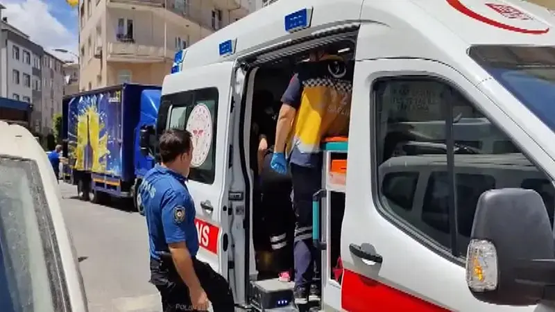Güngören'de kentsel dönüşümdeki binanın doğalgaz borularının kesimi sırasında patlama: 3 yaralı