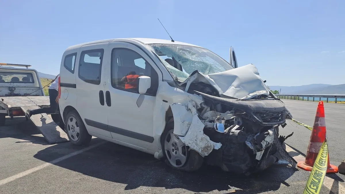 SON DAKİKA | Van'da feci kaza: 1 askerimiz şehit oldu! 5 yaralı