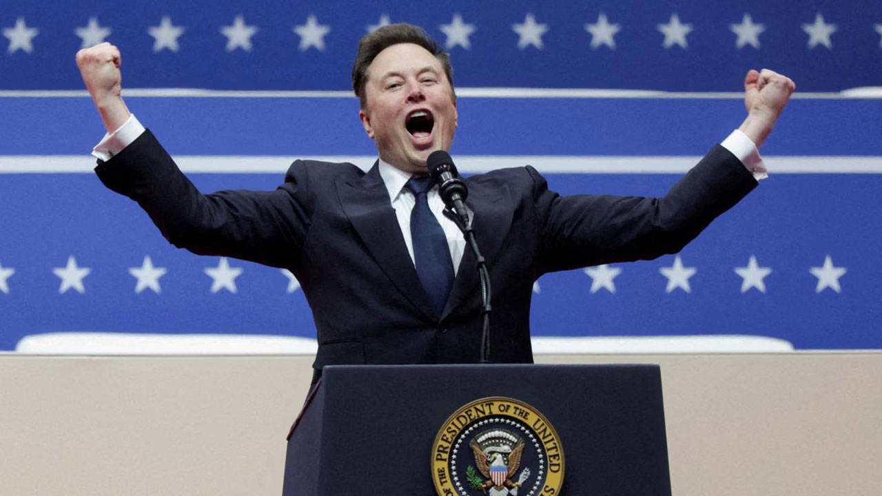 Elon Musk dünyanın ilk trilyoneri oldu