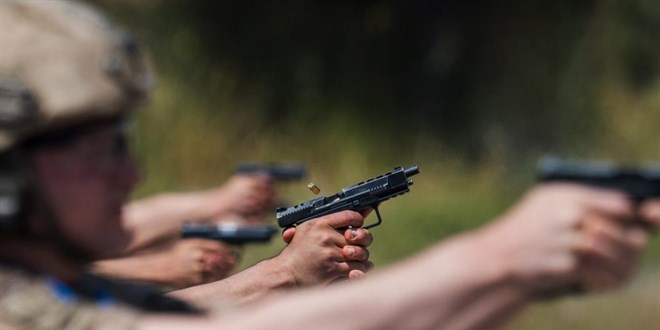 Nefes kesen final: Jandarmanın şampiyon nişancıları kozlarını paylaştı