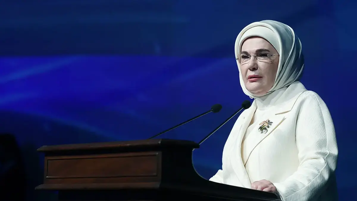 Emine Erdoğan'dan öğrencilere tebrik mesajı
