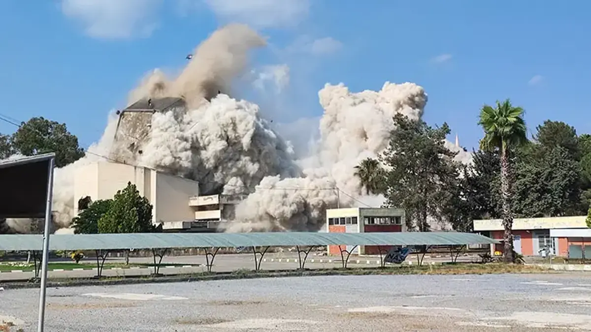 Yer: Adana! 16 katlı bina dinamitle yıkıldı