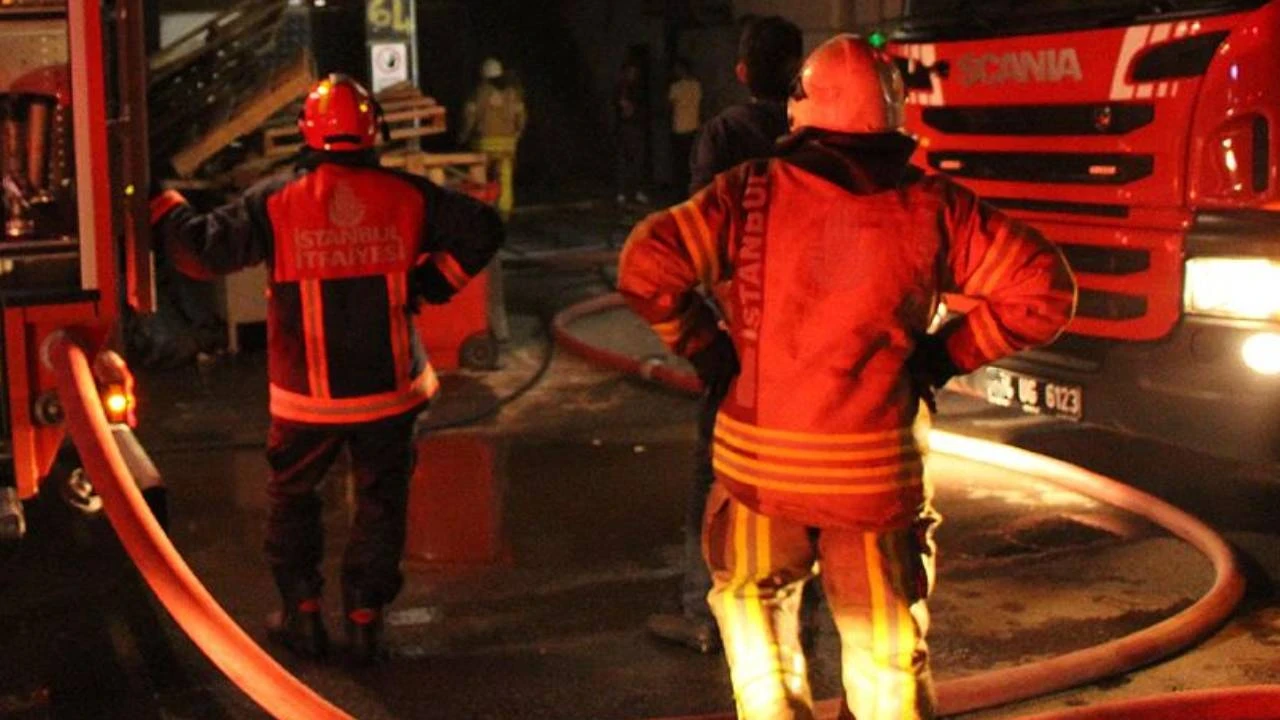 Eczane yangını: İtfaiye facianın önüne geçti