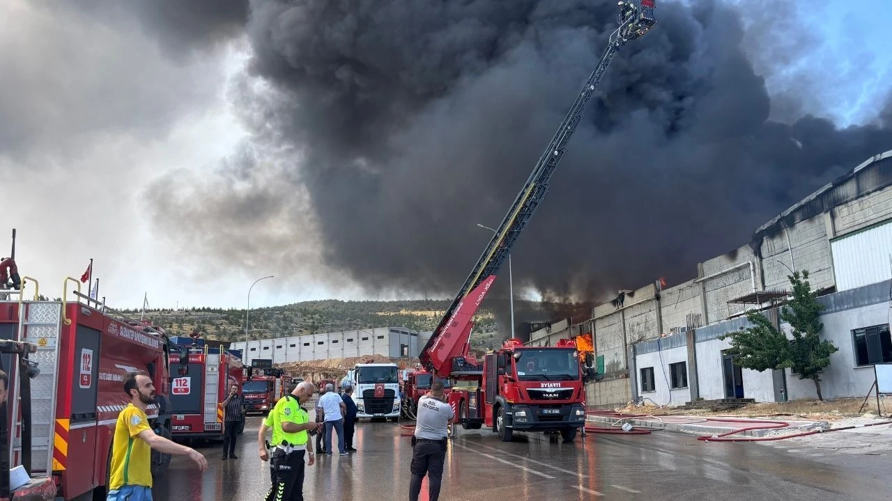 Gaziantep’te tekstil fabrikasında korkutan yangın!