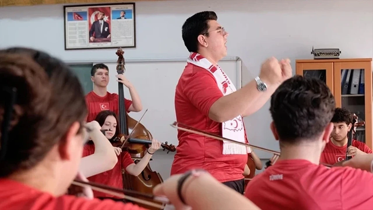 A Milli Futbol Takımı beste yarışmasında "Bizim Çocuklar" birinci oldu