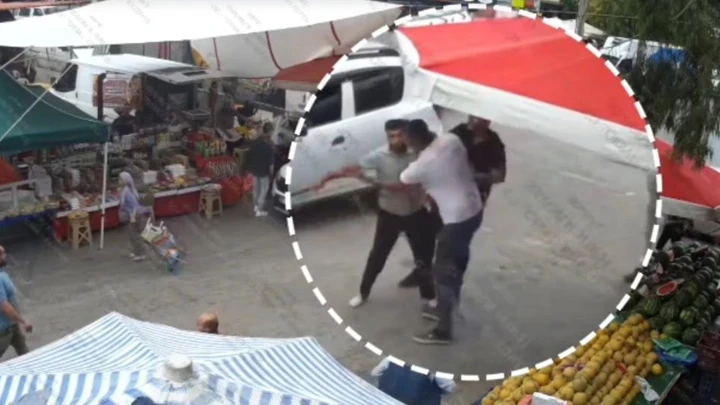 İzmir'de pazarda gerginlik! Zabıta ekiplerine bıçak ve kasayla saldırdı