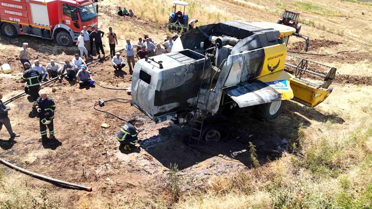 Buğday hasadı sırasında biçerdöver alevlere teslim oldu