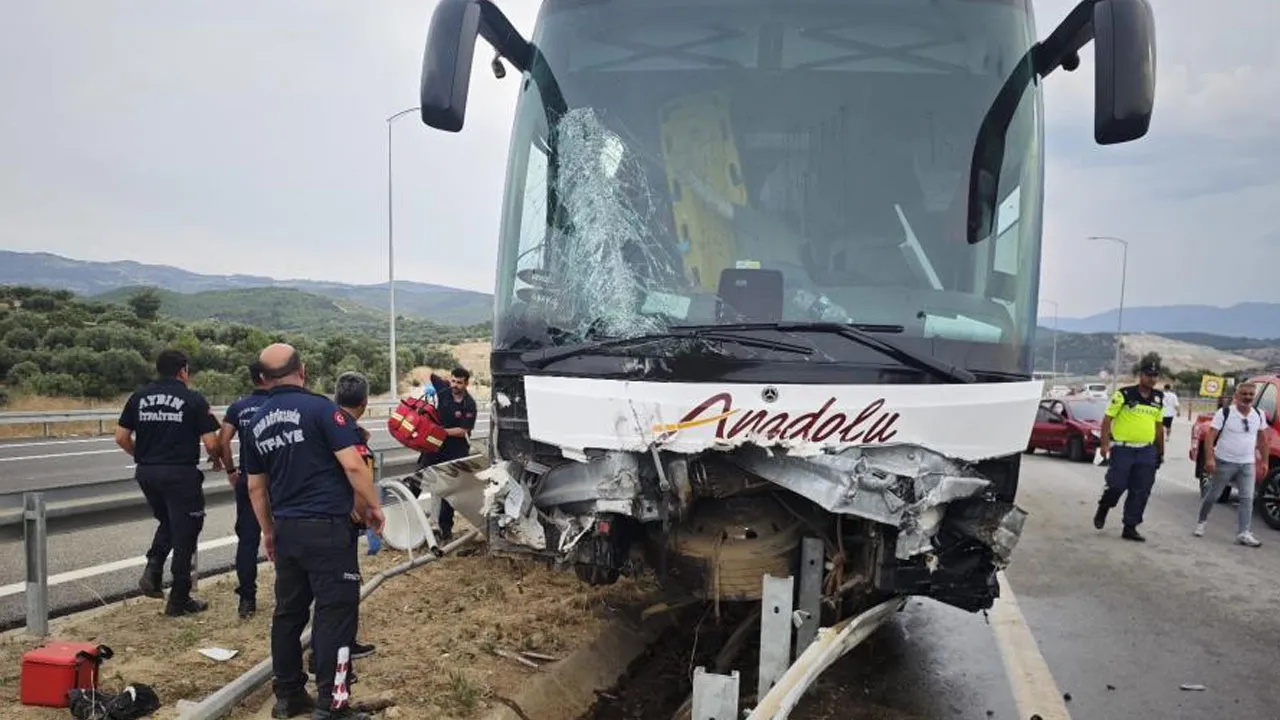Aydın'da yolcu otobüsü bariyerlere daldı, çok sayıda yaralı var