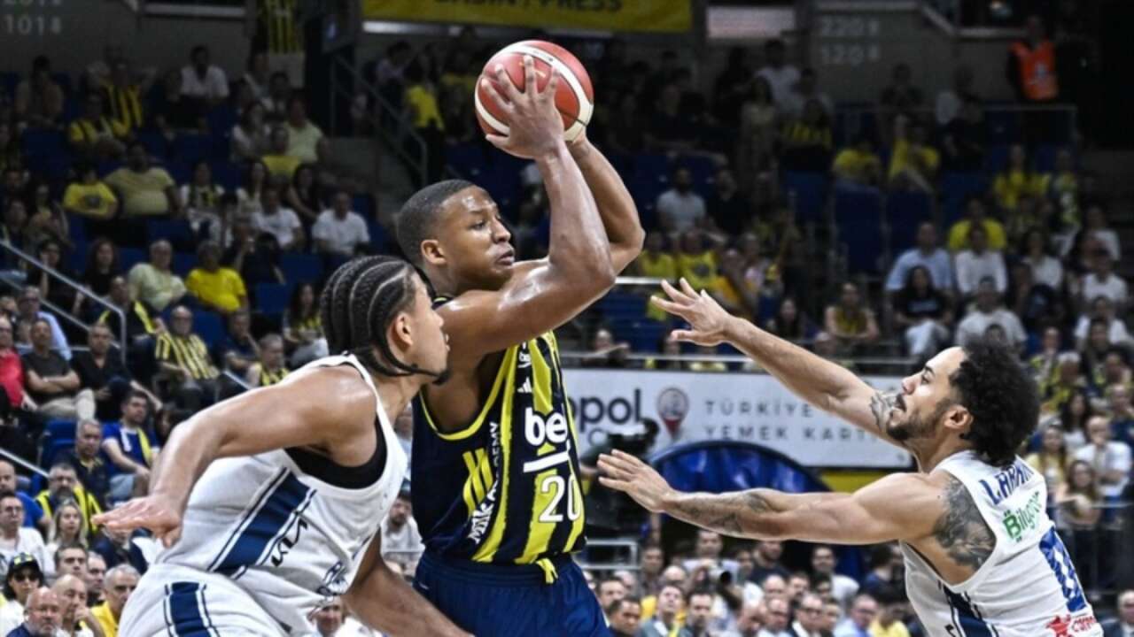 Fenerbahçe Beko, Efes'i 73-72'lik skorla geçti