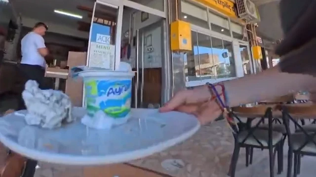 Dönerini yiyip tabağını tezgâha bırakan Avrupalı turiste Samsunlu esnaftan hesap jesti: 'Eline sağlık usta'