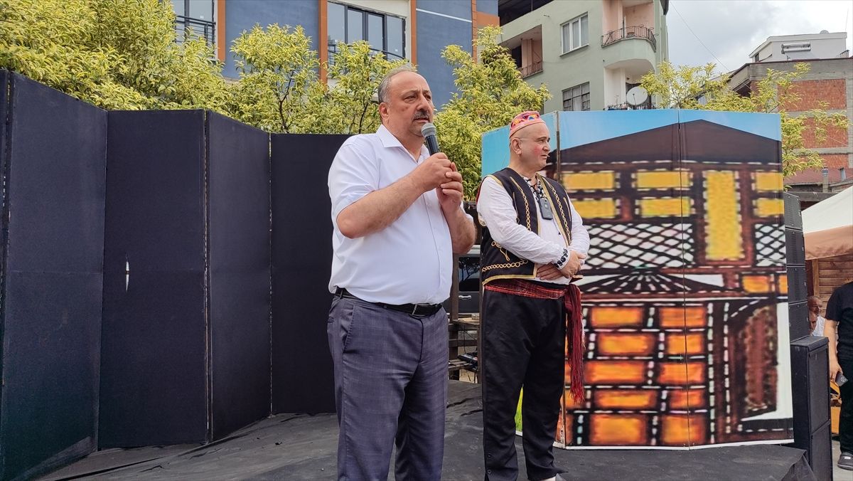 Salıpazarı Belediyesinden çocuklara ücretsiz tiyatro şöleni