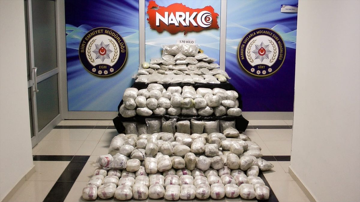 Siirt'te durdurulan tırda 170 kilogram kubar esrar ele geçirildi