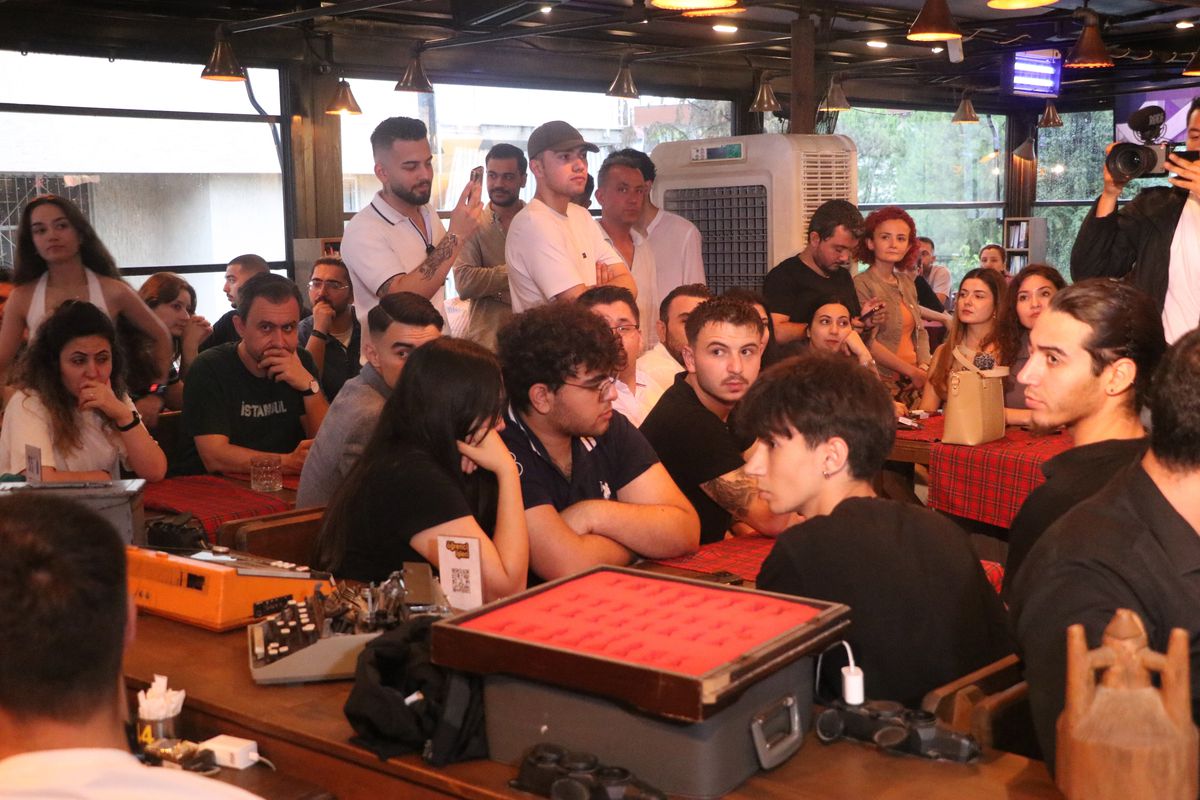 Özel: Bir bankın üzerindeyiz ama milletin gönlündeyiz