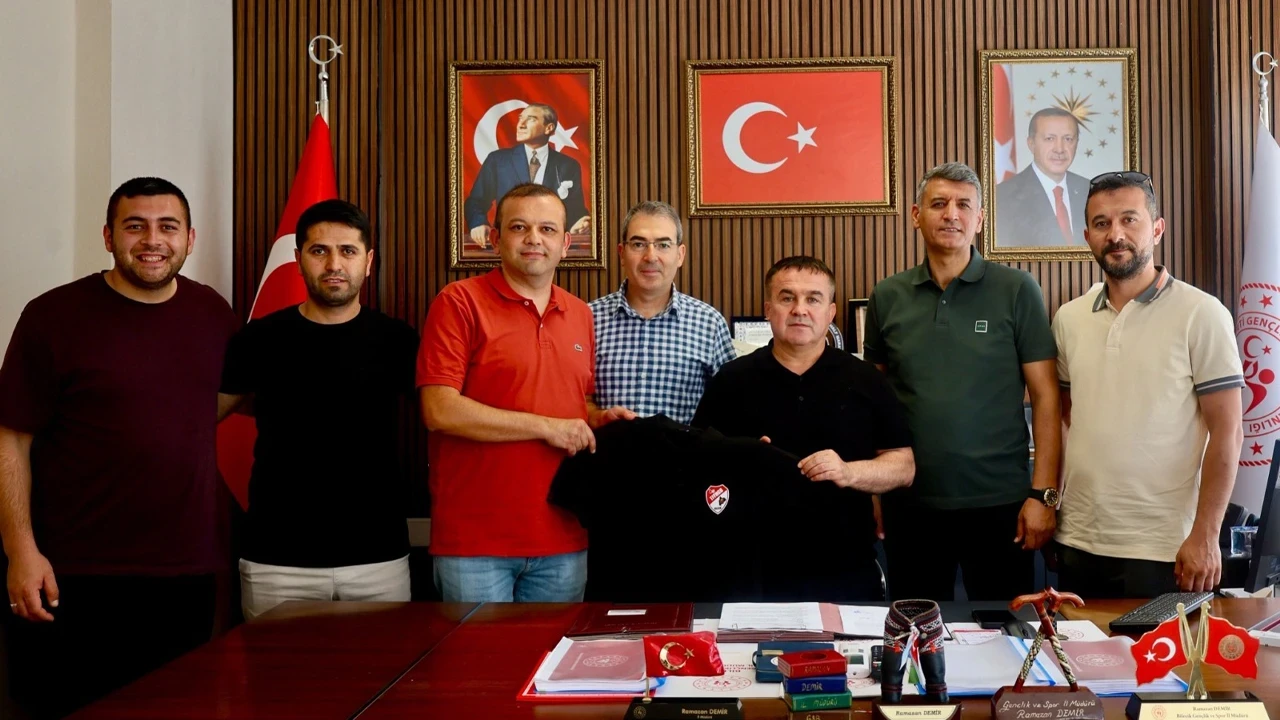 Futbol hakemlerinden Müdür Demir’e ziyaret