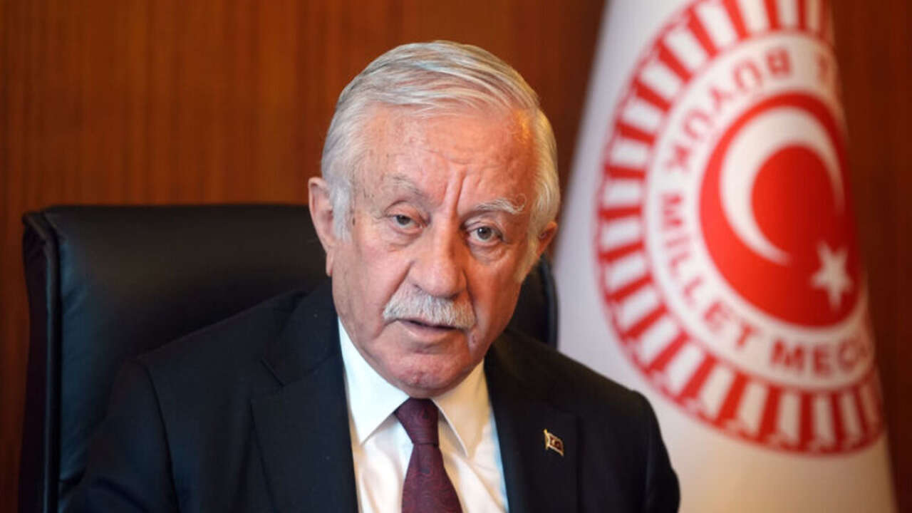 MHP'li Celal Adan’dan Babalar Günü mesajı