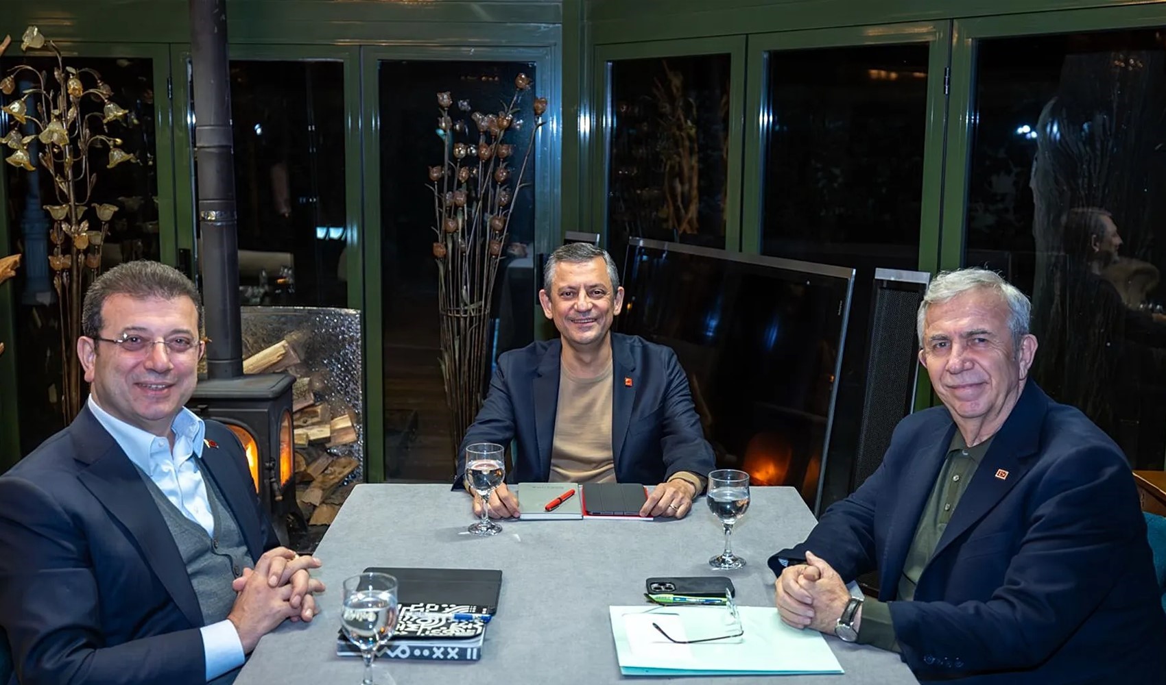 Özgür Özel'den cumhurbaşkanı adaylığı sorusuna yanıt: 'Ekrem Başkan, ben, Mansur Başkan...'