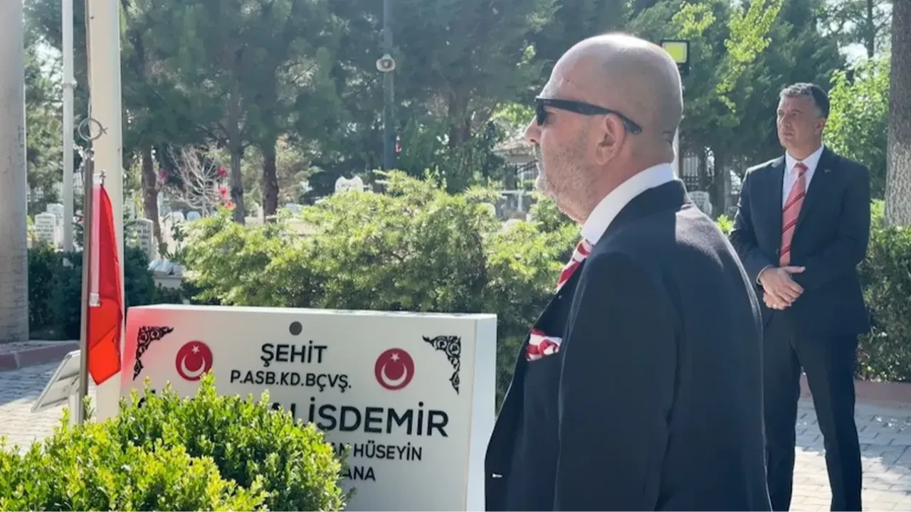 Zekai Aksakallı, Ömer Halisdemir'in kabrinde: "En kritik dönüm noktasıydı"