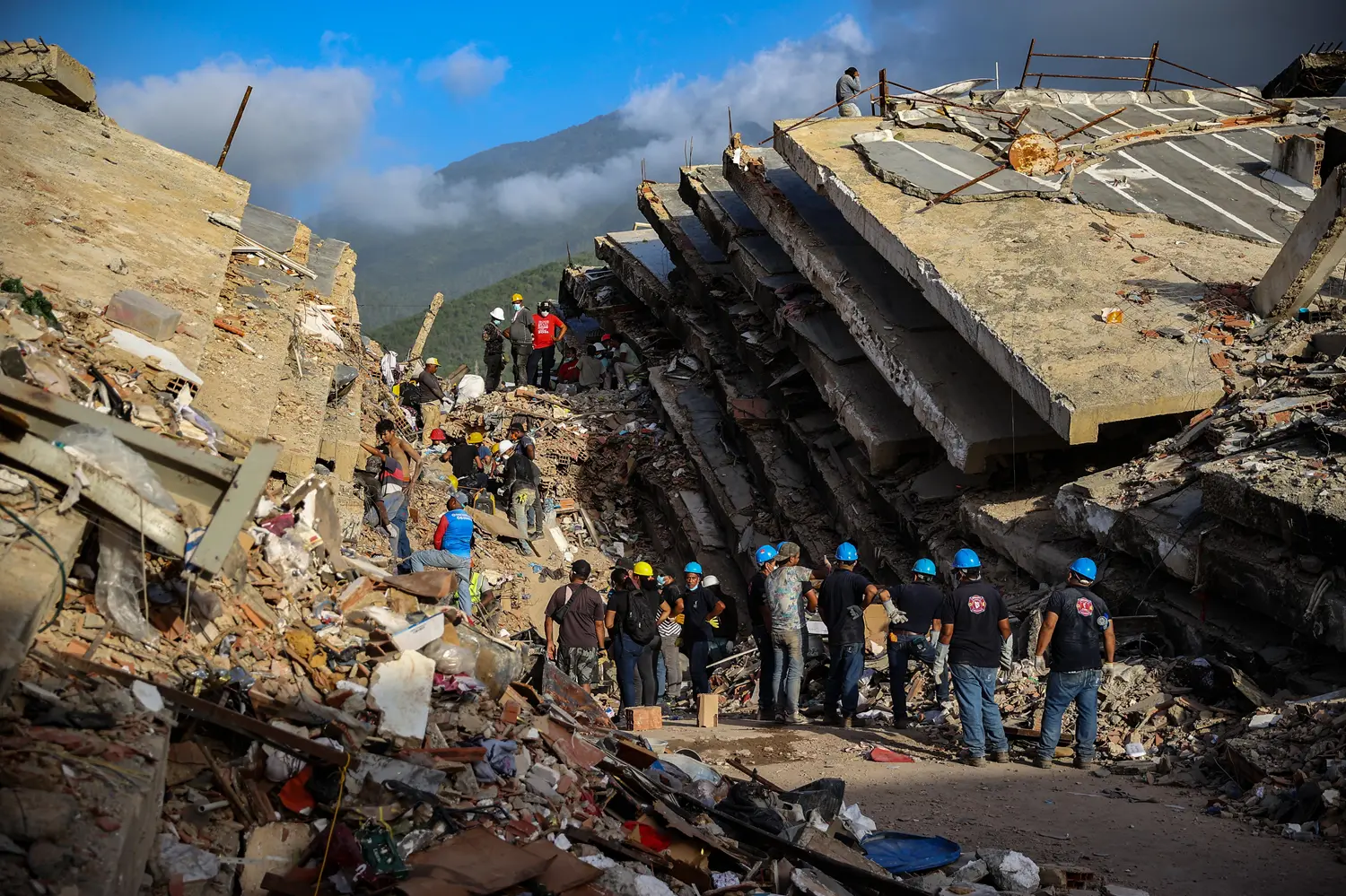 Venezuela'da deprem: Ölü sayısı 2 bin 595'e yükseldi