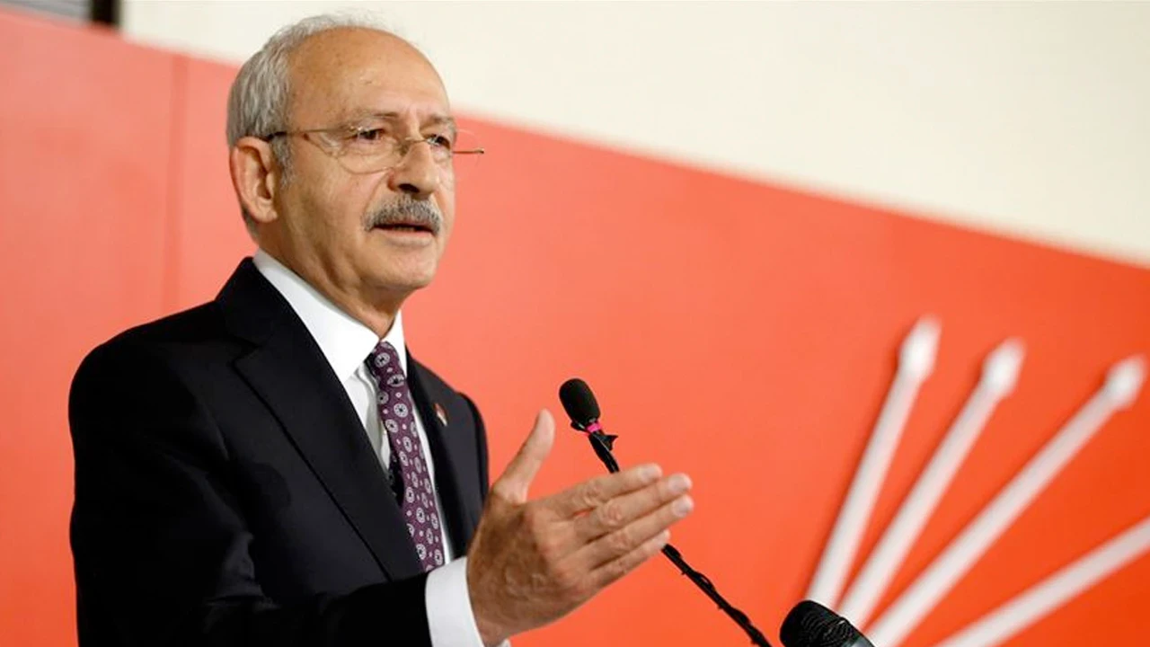 CHP'de 26 il başkanı görevden alındı