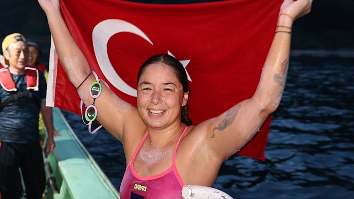İzmir'de Bengisu Avcı'nın yüzücüleri okyanuslara açılacak