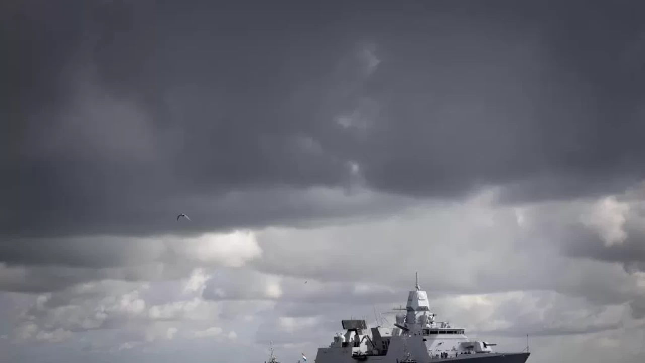 Hollanda, Hürmüz Boğazı'na fırkateyn gönderdi