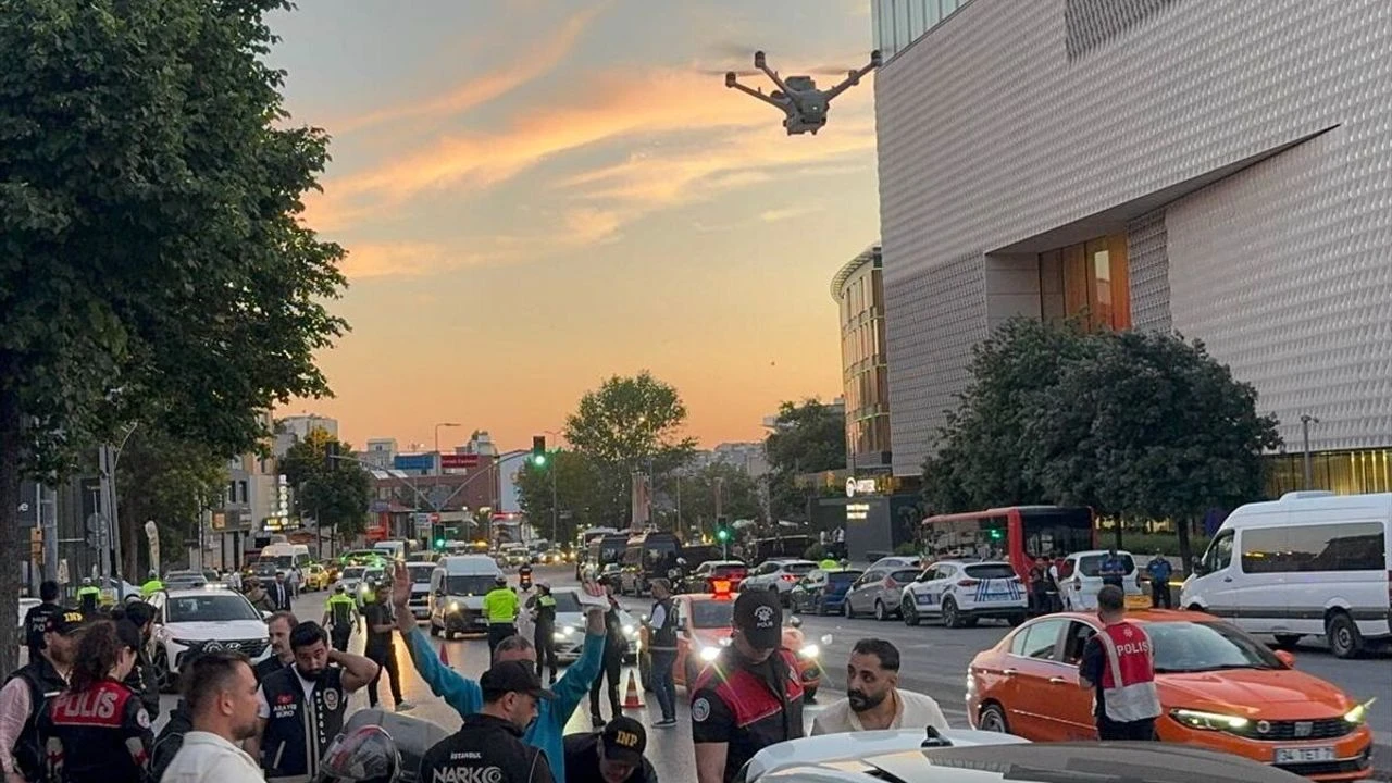 İstanbul polisi Beyoğlu'nda narkotik denetimi yaptı