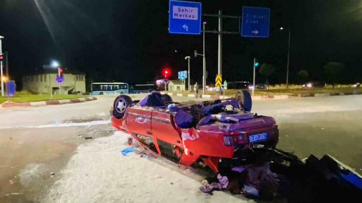 Ters dönen Tofaş’ın içindeki 2 kişi yaralandı