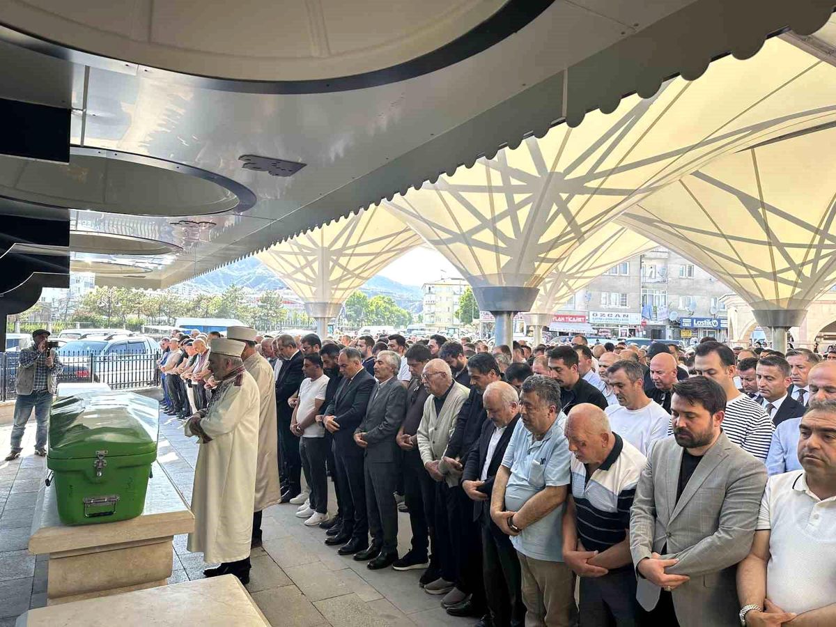 Tabancayla kendisini vuran şahıs toprağa verildi